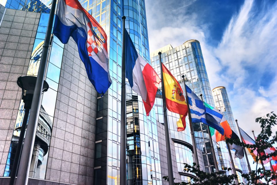 Pandemic Causes Splitting Economy For EU Banks