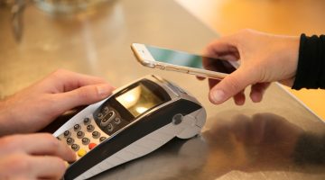 Regulators Recommend Mobile Payments To Prevent Coronavirus Exposure